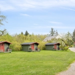 Små sommerhytter i naturen