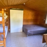 B-hytte set indefra med plads til 4 personer