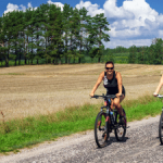 3 piger på cykeltur i dansk natur